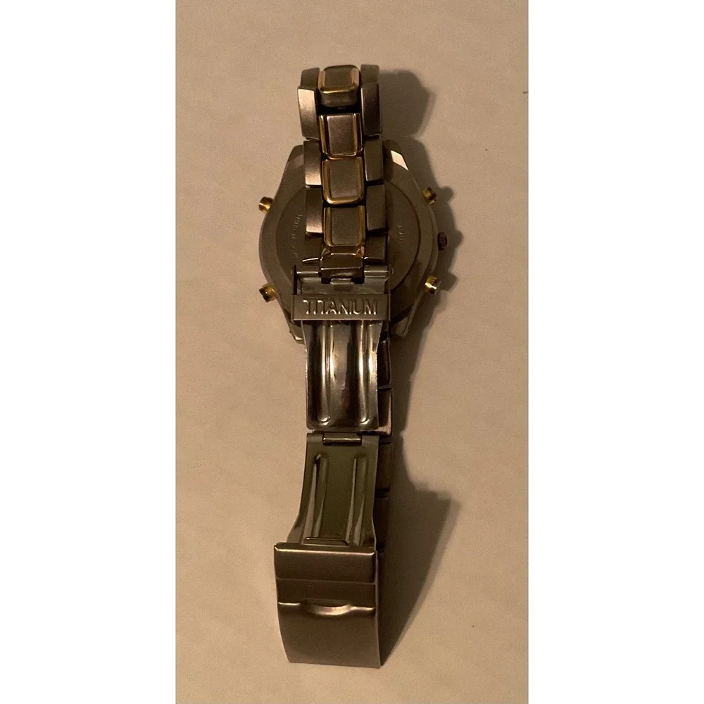 MENS TITANIUM UNIVERSAL WATCH TWO-tone BRUSHED NICKEL NEW BATTERY!
